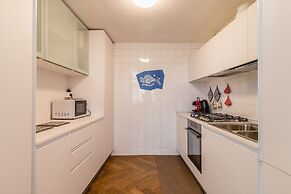 Red House close to Accademia Bridge