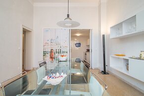 Red House close to Accademia Bridge