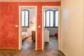 Red House close to Accademia Bridge