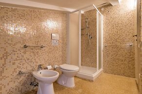 Red House close to Accademia Bridge