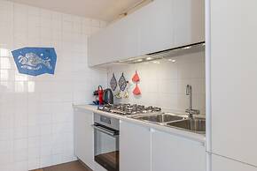 Red House close to Accademia Bridge