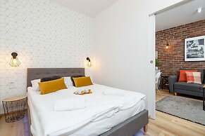 Movie Jacuzzi Apartment by Renters