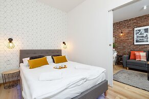 Movie Jacuzzi Apartment by Renters