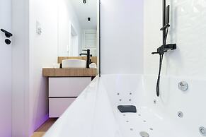 Movie Jacuzzi Apartment by Renters