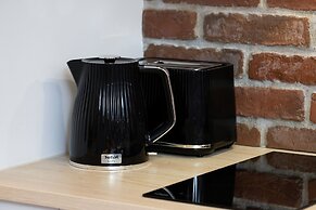 Movie Jacuzzi Apartment by Renters