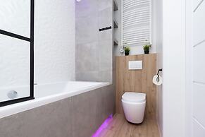 Movie Jacuzzi Apartment by Renters