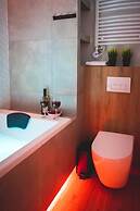 Movie Jacuzzi Apartment by Renters