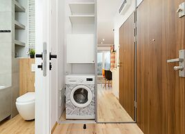 Movie Jacuzzi Apartment by Renters