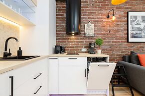 Movie Jacuzzi Apartment by Renters