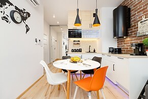 Movie Jacuzzi Apartment by Renters