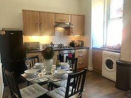 3 Bedroom House Close to M6 & M55
