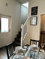3 Bedroom House Close to M6 & M55