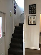 3 Bedroom House Close to M6 & M55