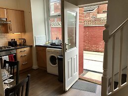 3 Bedroom House Close to M6 & M55
