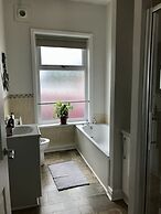 3 Bedroom House Close to M6 & M55