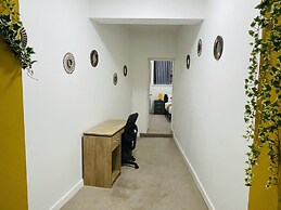 Jungle Themed 2-bed Apartment