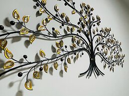 Jungle Themed 2-bed Apartment