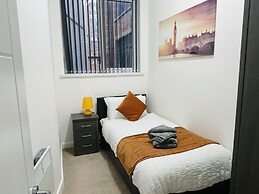 Jungle Themed 2-bed Apartment