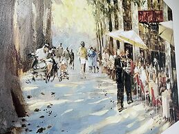 Jungle Themed 2-bed Apartment