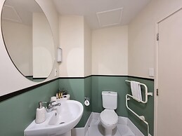 Bright & Cozy 1BR - Kitchen - Laundry