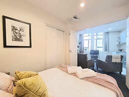 Bright & Cozy 1BR - Kitchen - Laundry