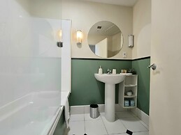 Bright & Cozy 1BR - Kitchen - Laundry