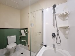 Bright & Cozy 1BR - Kitchen - Laundry