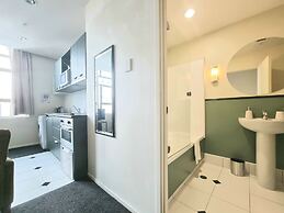 Bright & Cozy 1BR - Kitchen - Laundry