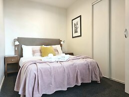 Bright & Cozy 1BR - Kitchen - Laundry