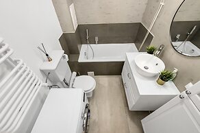 Lumina 4-room apartment in Center