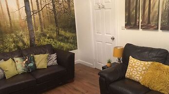 Central Wigan Welcoming Townhouse Sleeps up to 6