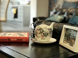 Stylish 3 Bedroom House Only 5 Mins From M6/m58