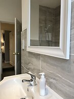 Stylish 3 Bedroom House Only 5 Mins From M6/m58