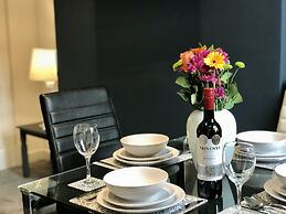 Stylish 3 Bedroom House Only 5 Mins From M6/m58