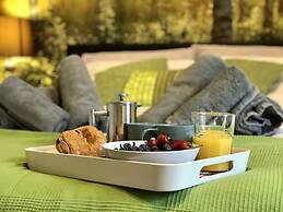 Stylish 3 Bedroom House Only 5 Mins From M6/m58