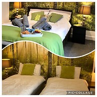 Stylish 3 Bedroom House Only 5 Mins From M6/m58