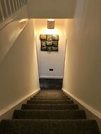 Stylish 3 Bedroom House Only 5 Mins From M6/m58