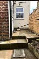 Stylish 3 Bedroom House Only 5 Mins From M6/m58