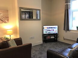 Welcoming Spacious 2-bedroom House in St Helens