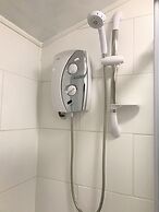 Welcoming Spacious 2-bedroom House in St Helens