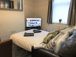 Welcoming Spacious 2-bedroom House in St Helens