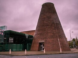 Welcoming Spacious 2-bedroom House in St Helens