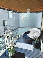 Superb 1BR home with sauna and terrace