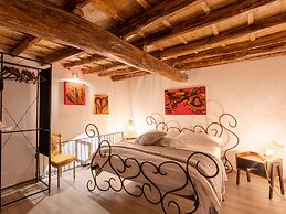 Citycenter Unique Apartment-sleeps 2- Pet Friendly