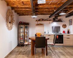 Citycenter Unique Apartment-sleeps 2- Pet Friendly