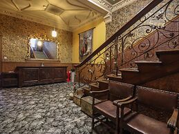 Woodside House