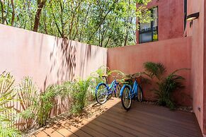 Vibrant Condo in Nature with Pool