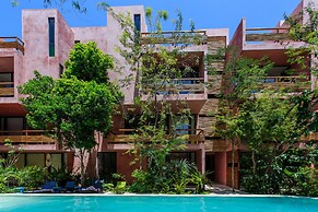 Vibrant Condo in Nature with Pool