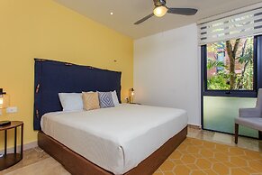 Vibrant Condo in Nature with Pool