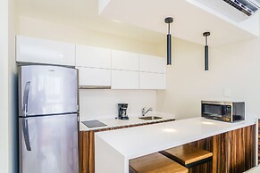 New Chic Studio Space with Jungle Roof Pool & Lounge